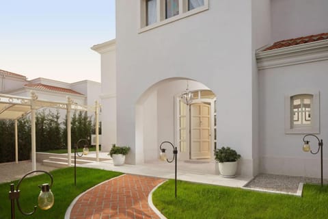 Property building, Facade/entrance, Off site