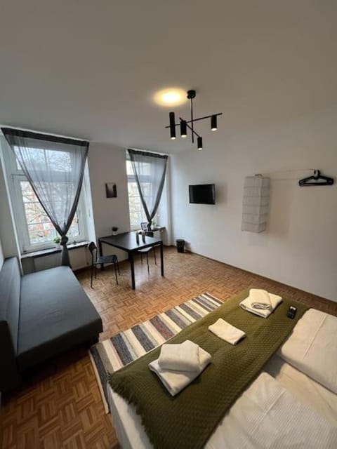 TV and multimedia, Photo of the whole room, Seating area, Bedroom