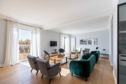 Communal lounge/ TV room, Living room, Dining area