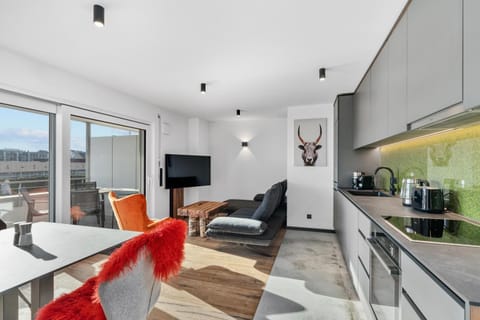 Seating area, Dining area, kitchen
