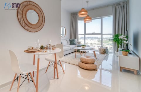 Living room, Seating area, Dining area, air conditioner