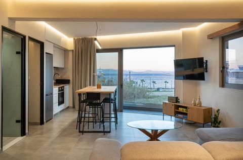 Property building, TV and multimedia, Kitchen or kitchenette, Living room, Seating area, Sea view, Sea view, kitchen, kitchen
