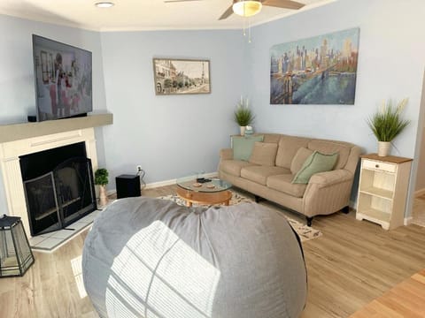 Communal lounge/ TV room, TV and multimedia, Living room, Seating area, Evening entertainment, fireplace