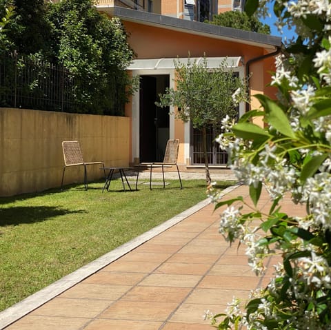 Property building, Facade/entrance, Garden, Garden, Garden view, Garden view