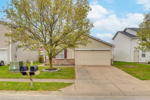 9 Mi to Downtown Indianapolis Quiet Home with Yard House in Perry Township