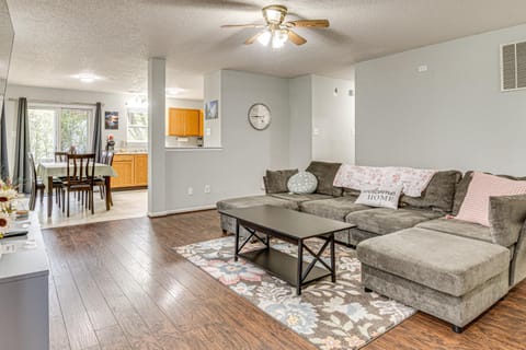 9 Mi to Downtown Indianapolis Quiet Home with Yard House in Perry Township