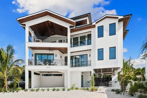 Property building, Day