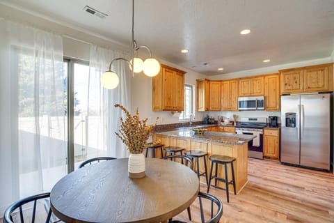 Charming Orem Townhome 5 Mi to BYU! House in Vineyard