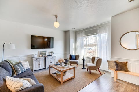 Charming Orem Townhome 5 Mi to BYU! House in Vineyard