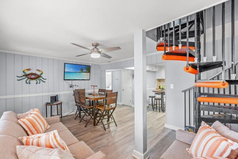 Runaway Bay - 3rd Row - Beach House - Crescent Beach House in North Myrtle Beach