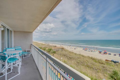 Crescent Shores N - 304 - Ocean Front-Crescent Beach Section House in Crescent Beach