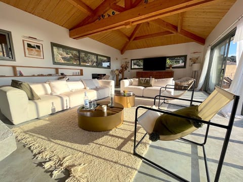 Communal lounge/ TV room, TV and multimedia, Living room, Seating area