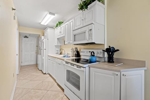 San-A-Bel 212 - Oceanfront - Crescent Beach Section House in Crescent Beach