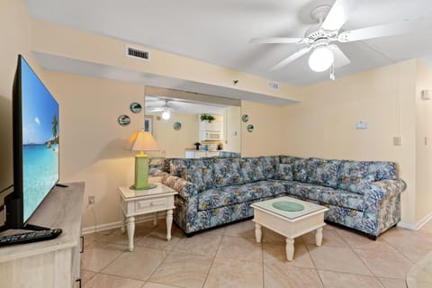 San-A-Bel 212 - Oceanfront - Crescent Beach Section House in Crescent Beach