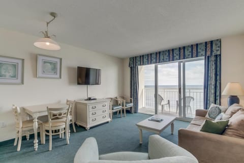 Bay Watch Resort S 939-Oceanfront-Crescent Beach House in Atlantic Beach