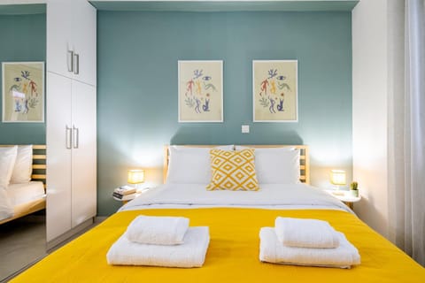 Bed, Photo of the whole room, Bedroom, towels