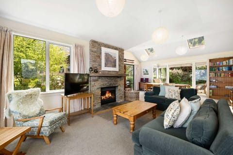 TV and multimedia, Living room, Seating area