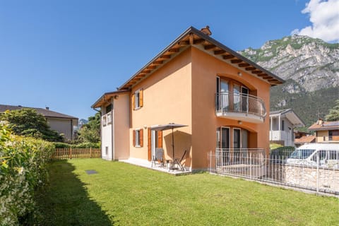 Property building, Spring, Day, Natural landscape, Mountain view
