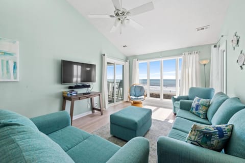 Tradewinds 3B - Oceanfront - Windy Hill Section House in North Myrtle Beach