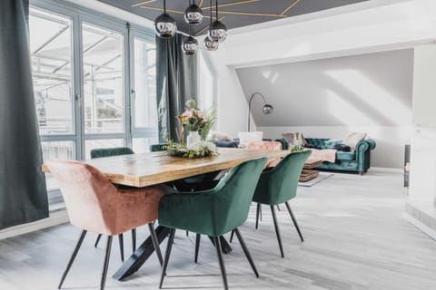 Dining area, Food