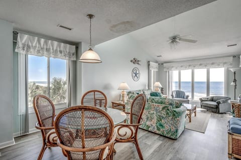 Tradewinds 3A - Oceanfront - Windy Hill Section House in North Myrtle Beach