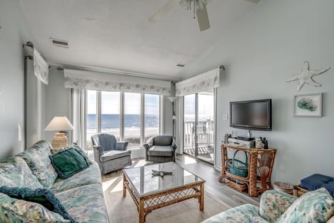 Tradewinds 3A - Oceanfront - Windy Hill Section House in North Myrtle Beach