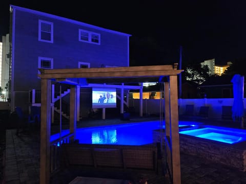 Hook, Wine & Sinker - 3rd Row - Crescent Beach Section House in Crescent Beach