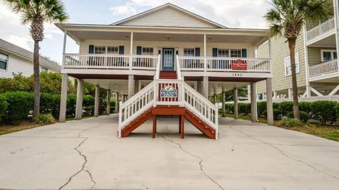 Ocean's Edge - 2nd Row - Crescent Beach Section House in North Myrtle Beach