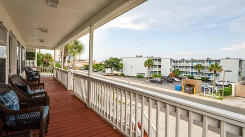 Ocean's Edge - 2nd Row - Crescent Beach Section House in North Myrtle Beach