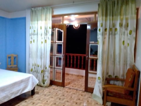 Shower, Bed, Garden, Bathroom, TV and multimedia, View (from property/room), Balcony/Terrace, Bedroom, City view, Garden view, Mountain view, American breakfast, locker, room service, towels
