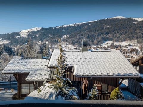 Property building, Day, Natural landscape, Winter, Mountain view