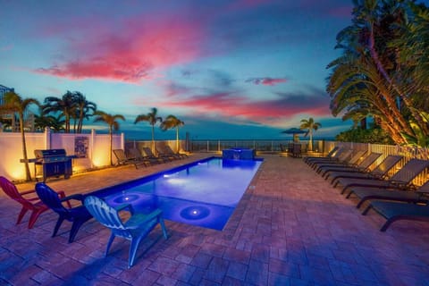 Natural landscape, View (from property/room), Pool view, Swimming pool, Sunset, sunbed