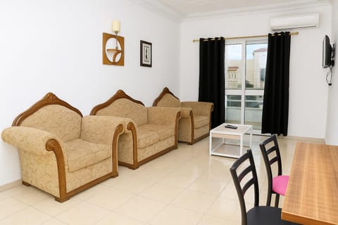 Communal lounge/ TV room, TV and multimedia, Living room, Dining area, Dinner