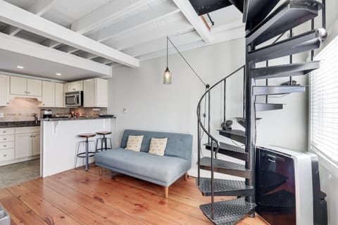 Walk to Commercial Street! Couples Retreat with Deck Apartment in Provincetown