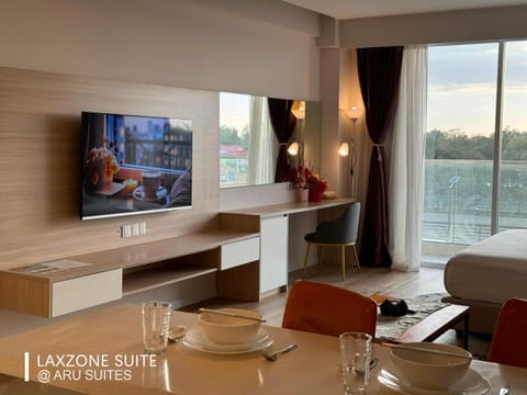 Living room, Dining area