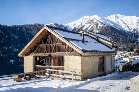 Bijoux in the Swiss mountains Chalet in Canton of Grisons