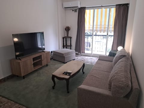 Communal lounge/ TV room, TV and multimedia, Living room, Seating area
