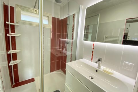 06BH - Beautiful seafront studio Apartment in Nice