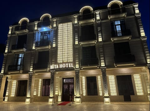 Property building, Facade/entrance, Night