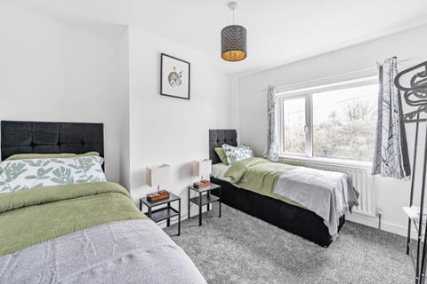 Photo of the whole room, Bedroom, towels