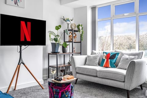 Communal lounge/ TV room, TV and multimedia, Living room, Evening entertainment