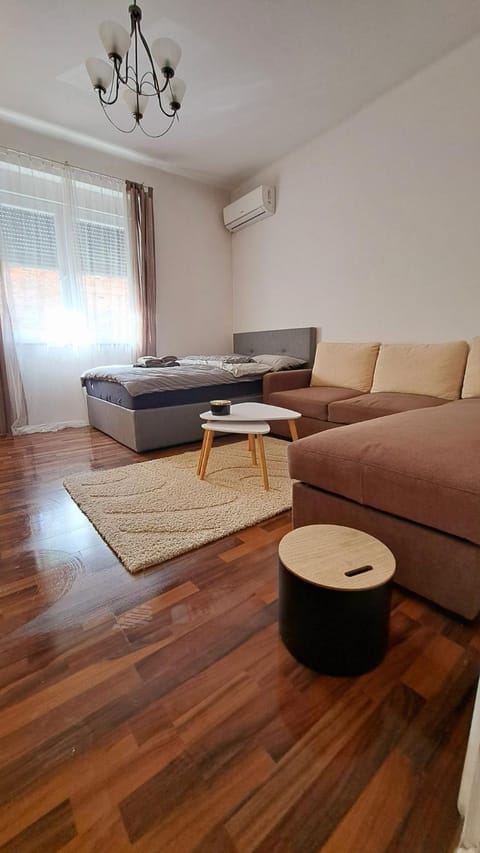 Bed, Seating area, Time of day, air conditioner