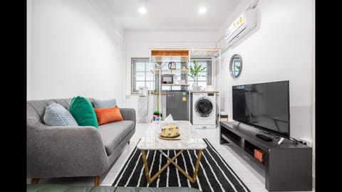 TV and multimedia, Living room, Seating area, Evening entertainment, minibar, air conditioner