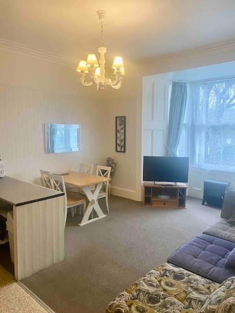 Bright 2 Bedroom Apartment near Seafront Central Penzance Apartment in Penzance