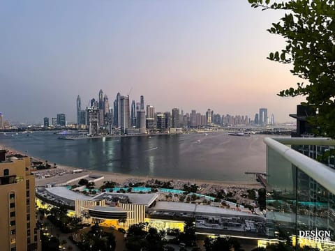 City view, Sea view