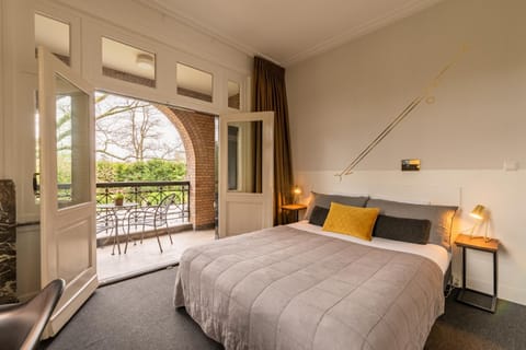 Bed, Balcony/Terrace, Photo of the whole room, Bedroom