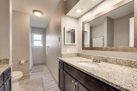 Keller's Artful Home-Away from Home House in Keller