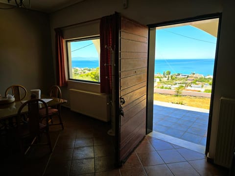 View (from property/room), Balcony/Terrace, Dining area, Sea view