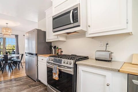 Boutique Charm 3BR w/ Huge Deck House in Bonita