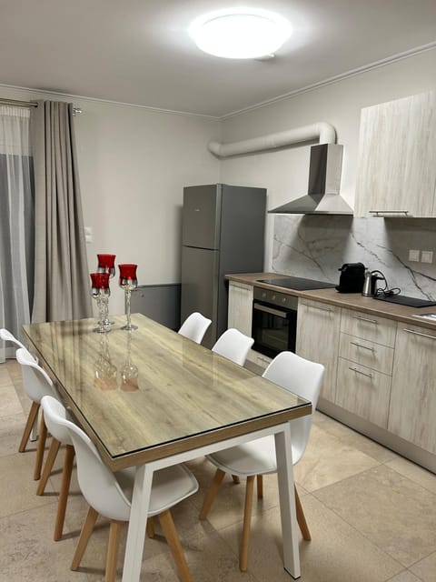 Kitchen or kitchenette, Dining area, pet friendly, stove